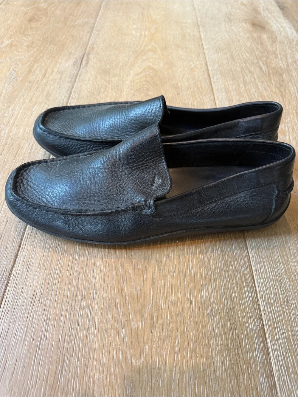 Tommy Bahama Men's Black Leather Slip-On Loafers size 10.5
